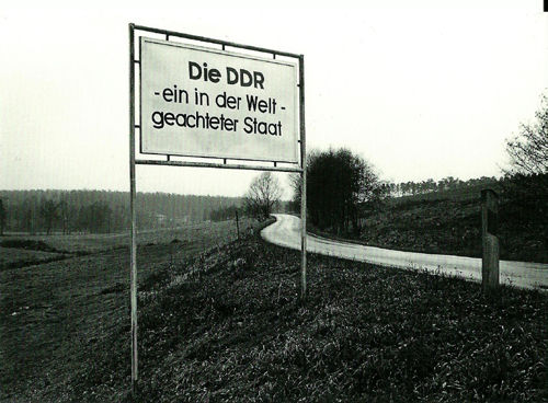 Tarjeta postal "Die DDR-Ein geachteter Staat"